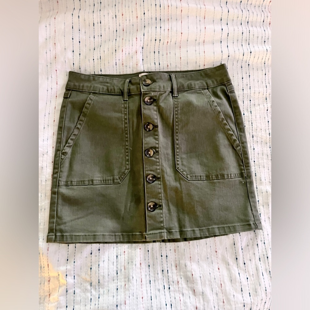 Army green button skirt
